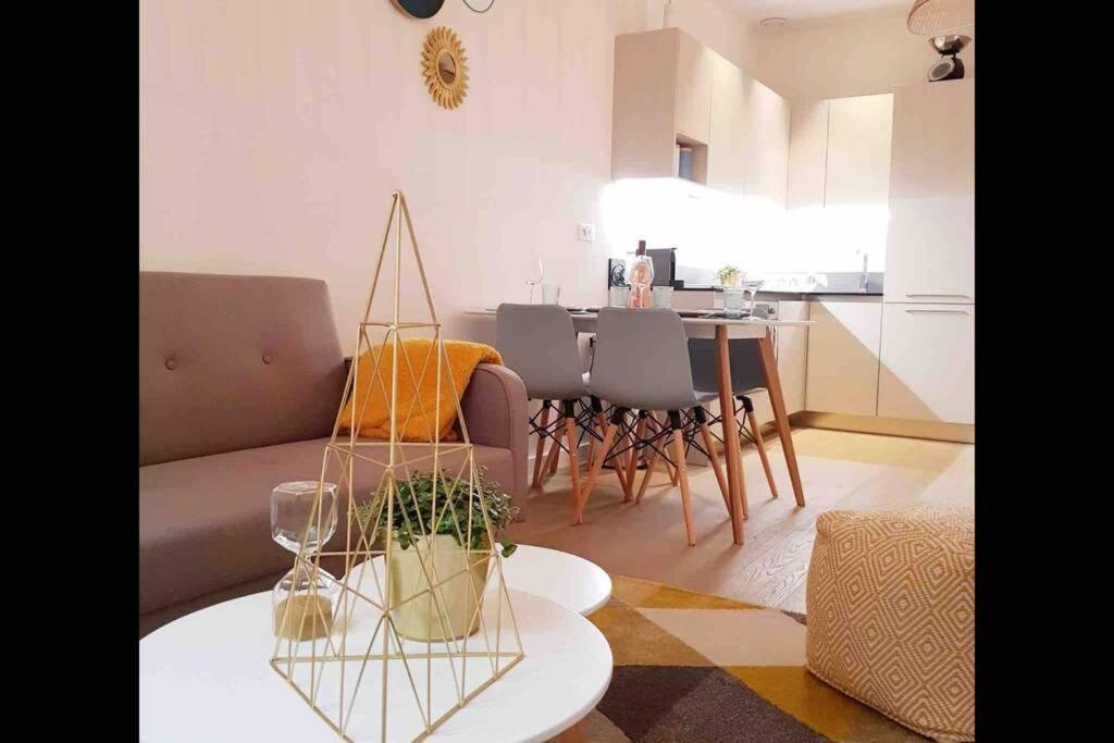 Appartement 2 Chambres Refait A Neuf, Climatise, A 2 Min De La Mer Nice Eksteriør billede